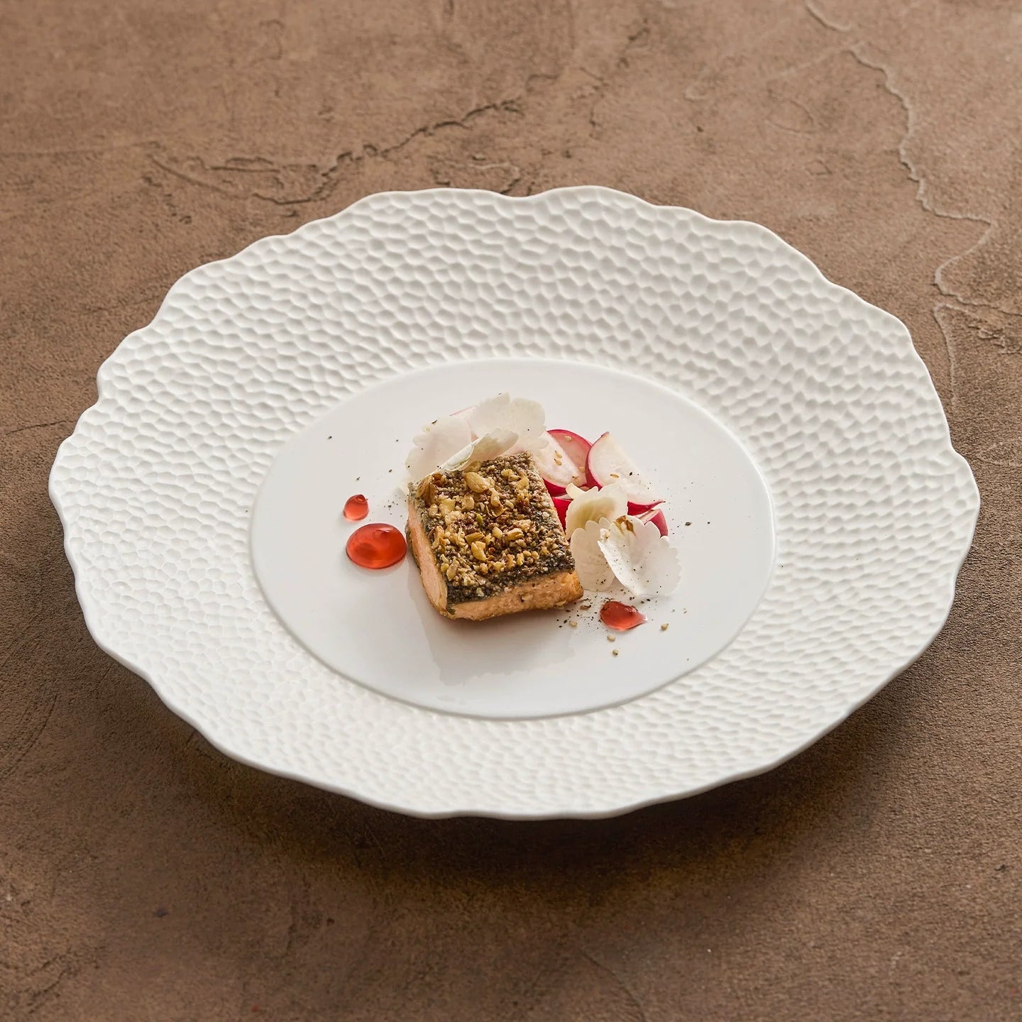 Textured Ceramic Dinner Plate – High-Temperature Heat-Resistant Tableware