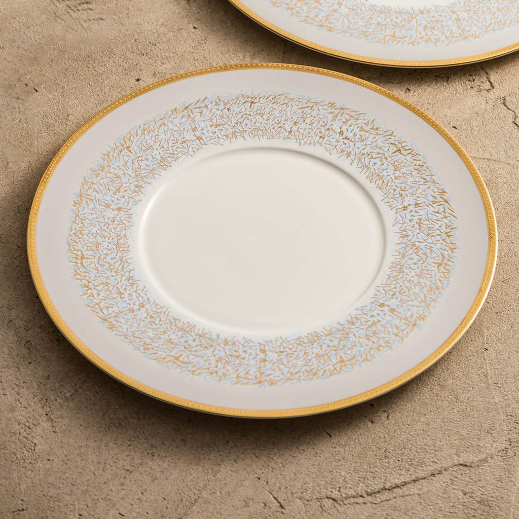 Sky-Blue Wide-Rim Hand-Painted Porcelain Plate – Luxury Gold-Edged Dinnerware