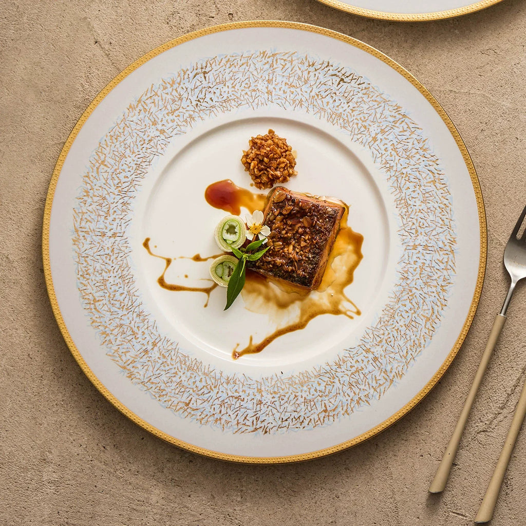 Sky-Blue Wide-Rim Hand-Painted Porcelain Plate – Luxury Gold-Edged Dinnerware