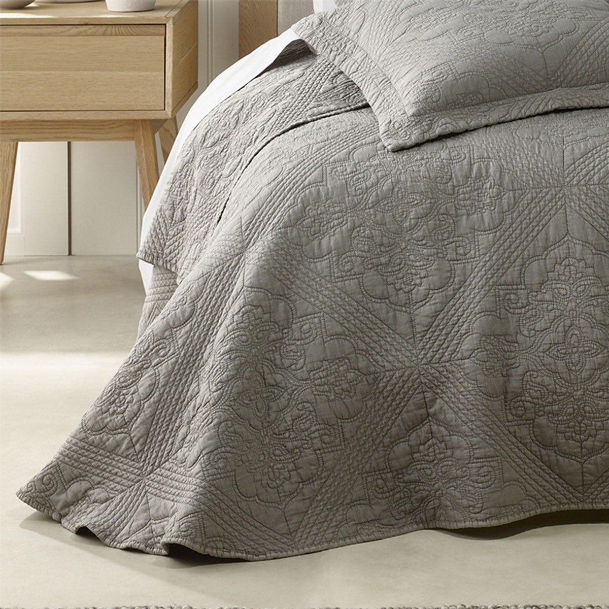 NNEDSZ Bianca Zaria Taupe Embroidered Bedspread Set Queen